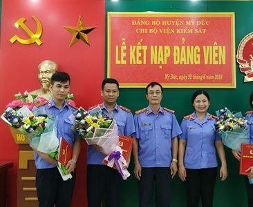 Viện KSND huyện Mỹ Đức tổ chức lễ kết nạp Đảng viên mới